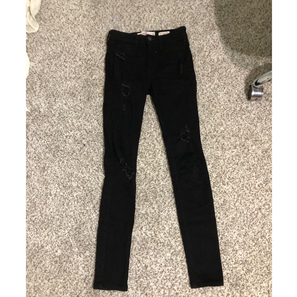 Black ripped skinny jeans